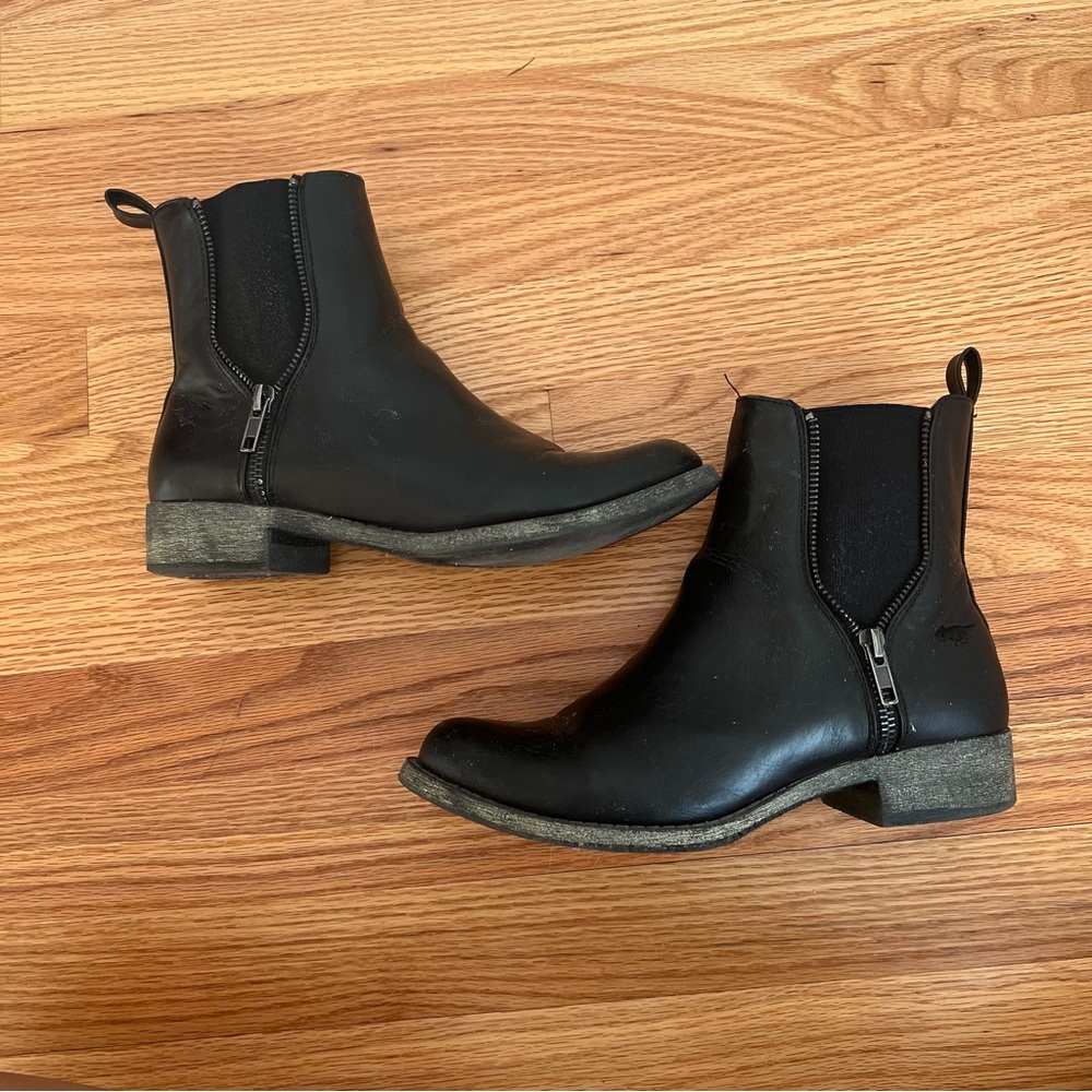 🌸Camilla Black Chelsea Boots
